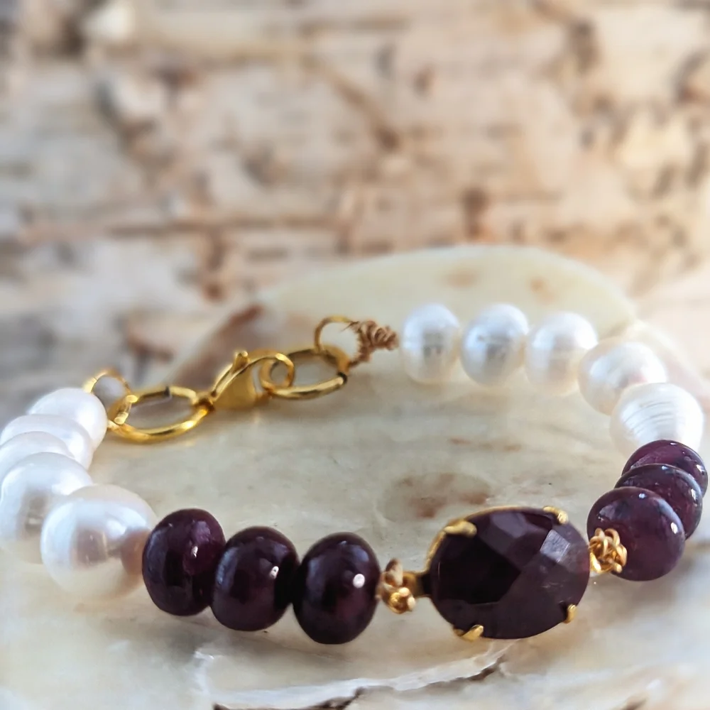 Genuine Rough Ruby 9 Carats And Freshwater Pearl Bracelet
